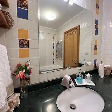 Cozy Flat W/ Bosphorus View & Jacuzzi اسطنبول